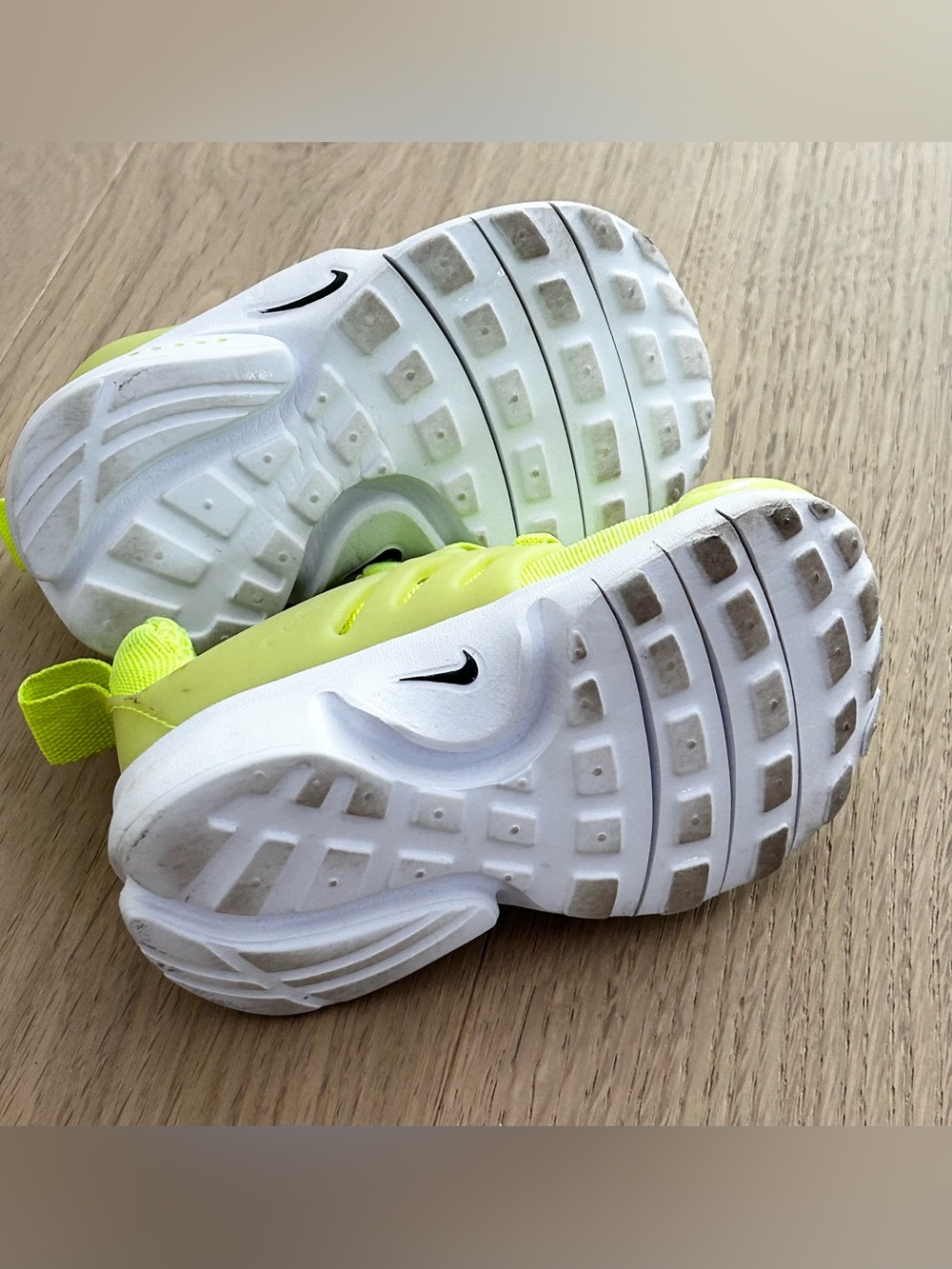 Nike Air Presto DO1381-700 Green Running Shoes Sneakers Size 5C - Picture 6 of 7